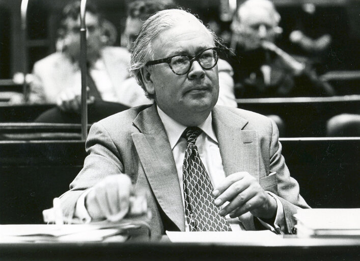 Portraits in the hemicycle in July 1977