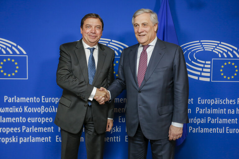 Снимка 2: Antonio TAJANI - EP President meets with Luis PLANAS PUCHADES, Spanish Minister of Agriculture, Fisheries and Food