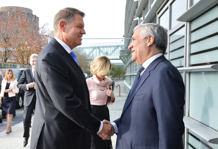 Снимка 2: Antonio TAJANI, EP President meets with Klaus IOHANNIS, President of Romania - Arrival