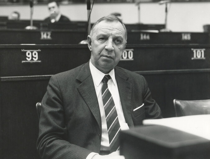 Various portraits in the hemicycle in 1970