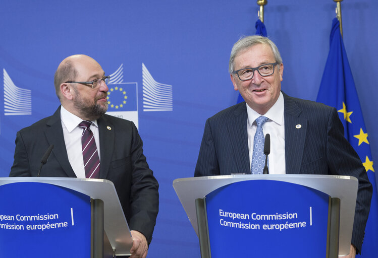 Photo 1: Joint press conference by Martin Schulz, President of the EP and Jean-Claude Juncker, President of the EC ahead of the Brussels European Council, 17-18/12/15