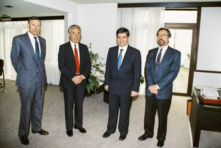 Enrique BARON CRESPO - EP President meets with Israeli opposition leader Shimon PERES