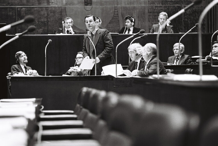 Portraits of John TOMLINSON in a Luxembourg session