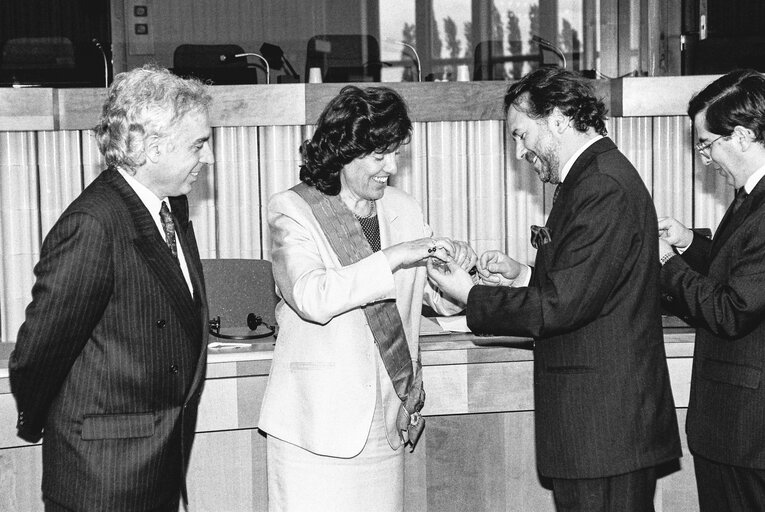 Handover of a medal to MEPs Manuel MEDINA ORTEGA and Concepcio FERRER at the EP in Strasbourg