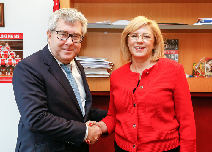 Fotografija 1: Corina CRETU meets with Vice-President Ryszard CZARNECKI