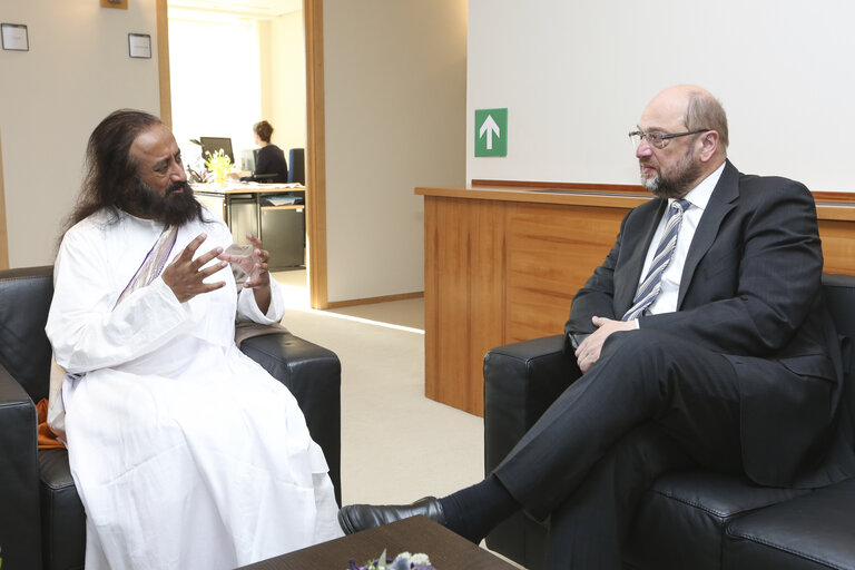 Fotografi 2: Martin SCHULZ EP President meets with Sri Sri Ravi Shankar