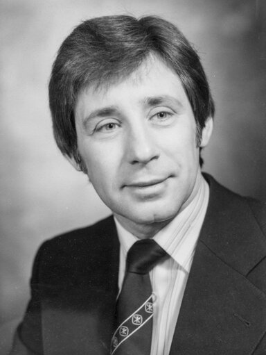 Portrait of MEP Barry H. SEAL