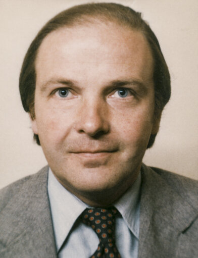 Φωτογραφία 1: Portrait of MEP Richard J. SIMMONDS