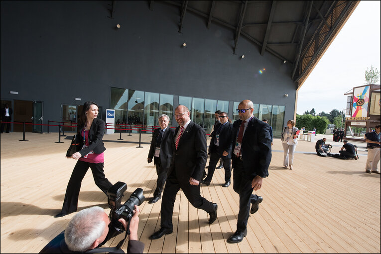 Снимка 49: Martin SCHULZ - EP President and High Representative of the Union for Foreign Affairs and Security Policy take partin Citizens' Dialogue at Expo Milan and inaugurate EU Pavilion on the Europe Day