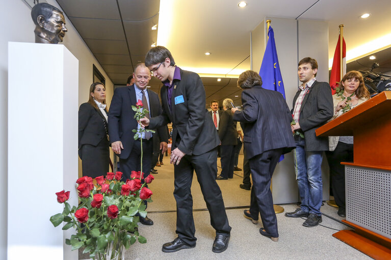 Fotó 1: Inauguration of the statue Gyula HORN - Former Prime Minster of Hungary