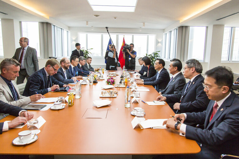 Zdjęcie 4: Visit of the Prime Minister of the People's Republic of China to the European Parliament in Brussels - Meeting with EP President