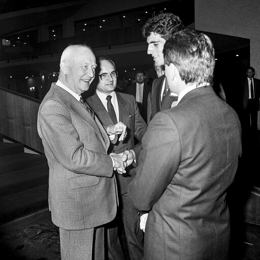 Φωτογραφία 10: Spanish cyclist Miguel INDURAIN is received at the European Parliament in Strasbourg following his victory in the Tour of the EEC cycling race