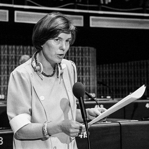 Φωτογραφία 11: The MEP Johanna MAIJ-WEGGEN during a session in Strasbourg in June 1986.