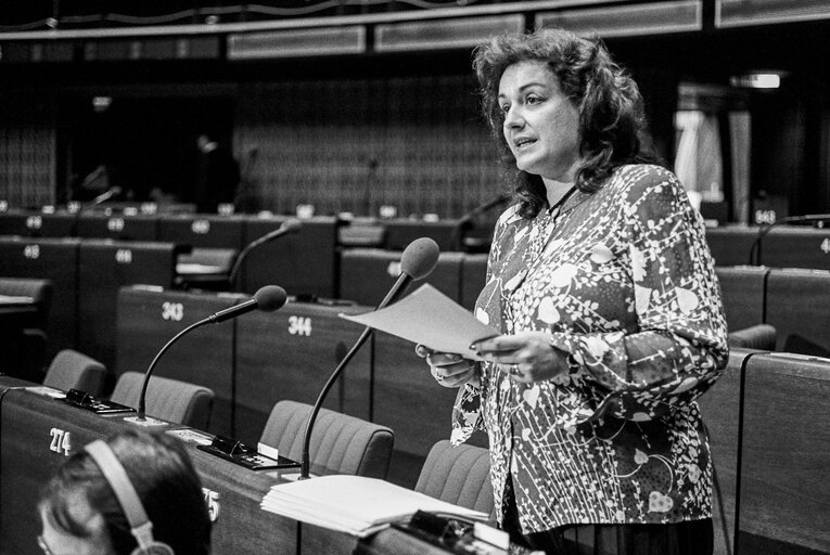 Φωτογραφία 14: The MEP Marietta GIANNAKOU-KOUTSIKOU during a session in Strasbourg in June 1986.