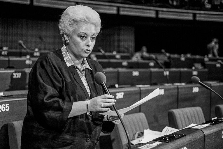 Φωτογραφία 5: The MEP Colette GADIOUX during a session in Strasbourg in June 1986.