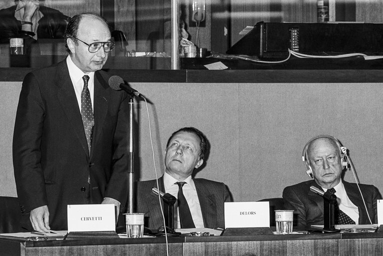 Fotografia 16: Death of Altiero SPINELLI - Homage during a meeting of the Committee on Institutional Affairs in Strasbourg in presence of EP President and EC President