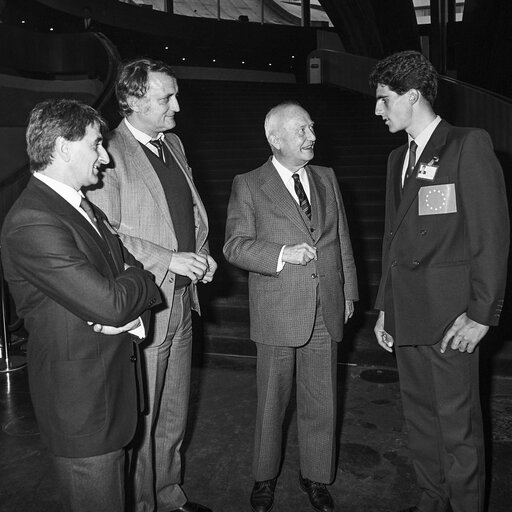 Photo 7 : Spanish cyclist Miguel INDURAIN is received at the European Parliament in Strasbourg following his victory in the Tour of the EEC cycling race