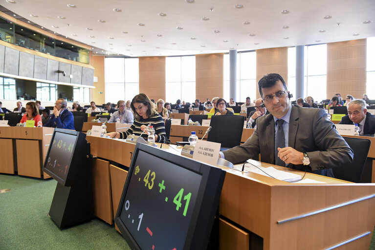 Photo 10: LIBE committee meeting - Votes on General budget of the European Union for the financial year 201,9 - on Implementing decision on subjecting the new psychoactive substance sand on Listing the third countries whose nationals must be in possession of visas when crossing the external borders and those whose nationals are exempt from that requirement (Kosovo).