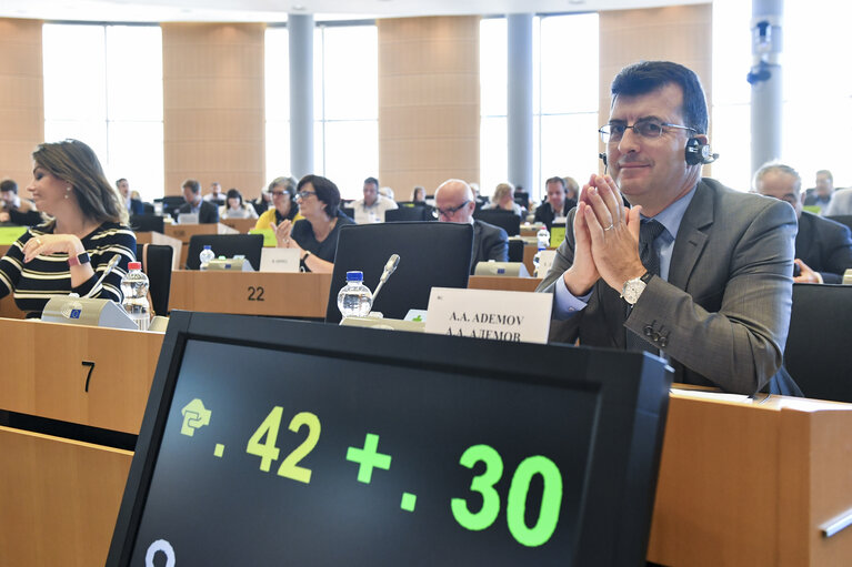 Photo 11: LIBE committee meeting - Votes on General budget of the European Union for the financial year 201,9 - on Implementing decision on subjecting the new psychoactive substances and on Listing the third countries whose nationals must be in possession of visas when crossing the external borders and those whose nationals are exempt from that requirement (Kosovo).