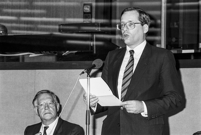 Fotografia 10: Death of Altiero SPINELLI - Homage during a meeting of the Committee on Institutional Affairs in Strasbourg in presence of EP President and EC President