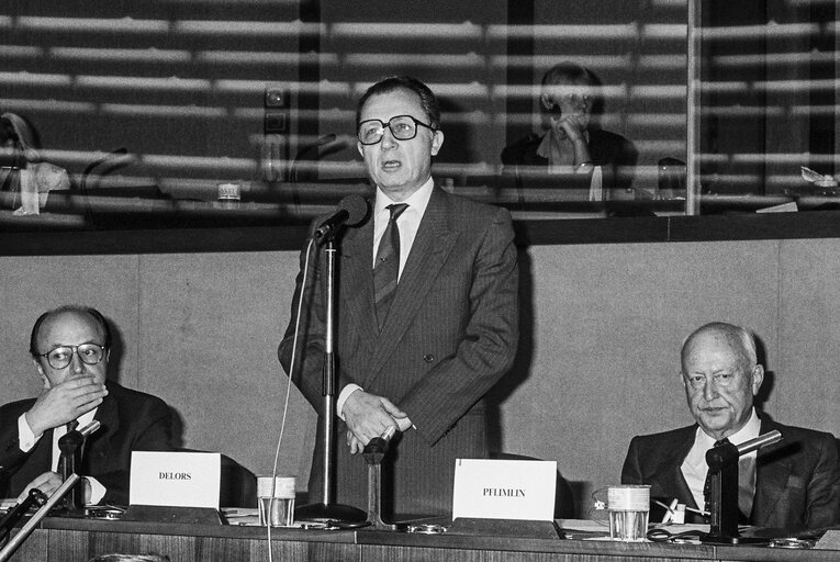 Photo 8: Death of Altiero SPINELLI - Homage during a meeting of the Committee on Institutional Affairs in Strasbourg in presence of EP President and EC President