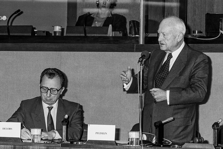 Photo 4: Death of Altiero SPINELLI - Homage during a meeting of the Committee on Institutional Affairs in Strasbourg in presence of EP President and EC President