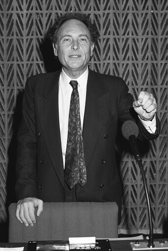 Portrait of MEP Eduardo PUNSET i CASALS in December 1988.