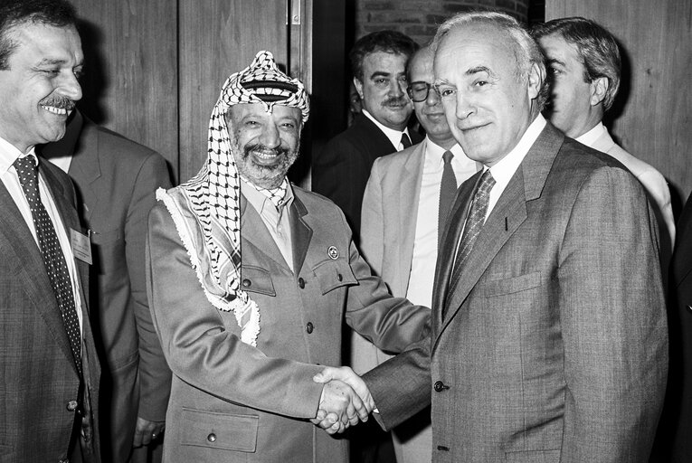 Oficial visit of Yasser ARAFAT to the European Parliament. Meeting with Karolos PAPOULIAS