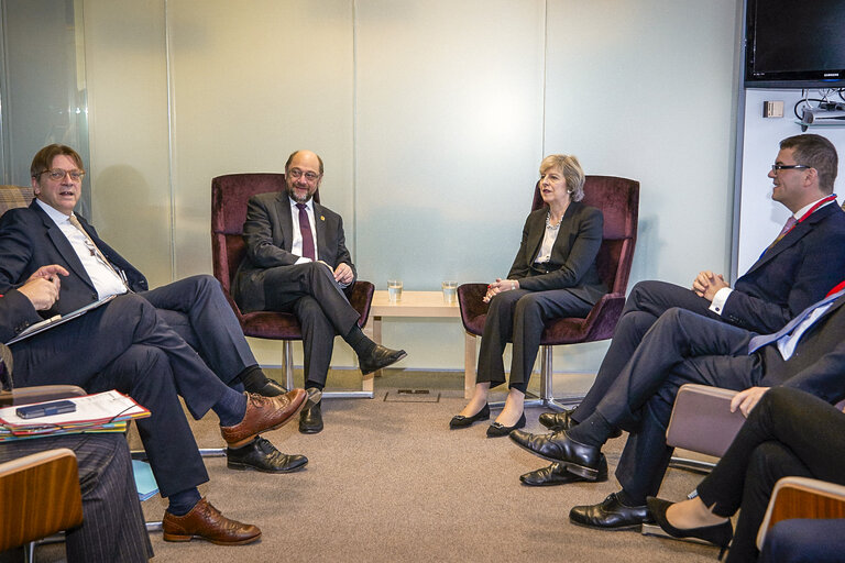 Nuotrauka 1: Martin SCHULZ - EP President meets with British Prime Minister Theresa MAY