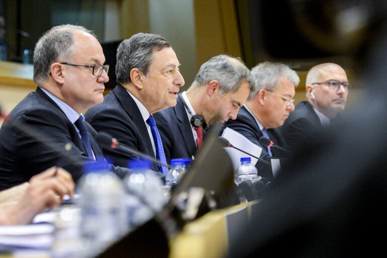 Fotografija 1: ECON COMMITTEE MEETING. Monetary Dialogue with Mario DRAGHI, President of the European Central Bank