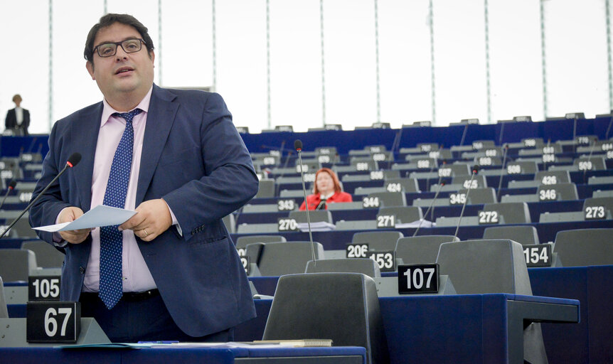 Photo 1 : Francesc GAMBUS in plenary session week 43 2016 in Strasbourg