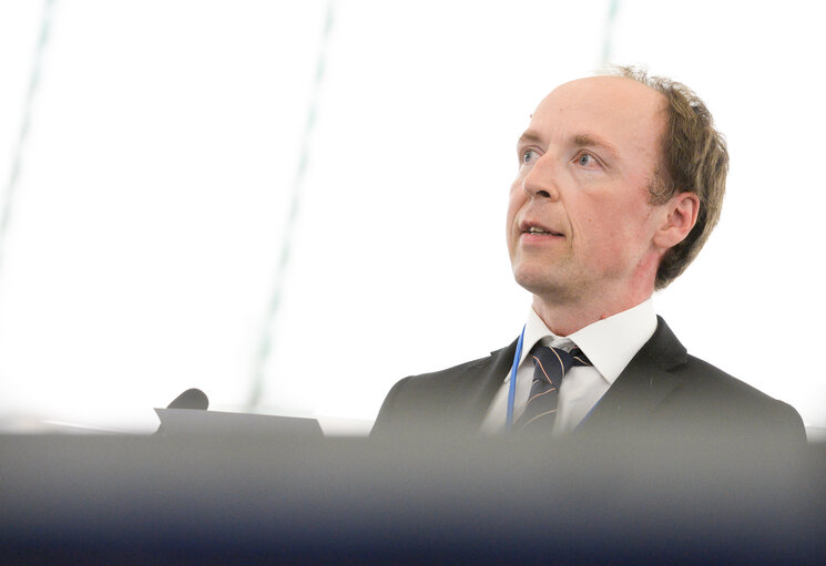 Jussi HALLA-AHO in plenary session week 37 2016 in Strasbourg.  ' Travel document for the return of illegally staying third-country nationals '