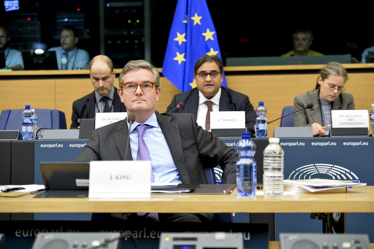 Suriet 15: Hearing of Commissioner designated for the Security Union - EP Committee on Civil Liberties, Justice and Home Affairs   photo des arriv?©es ?† l'ext?©rieur de la salle