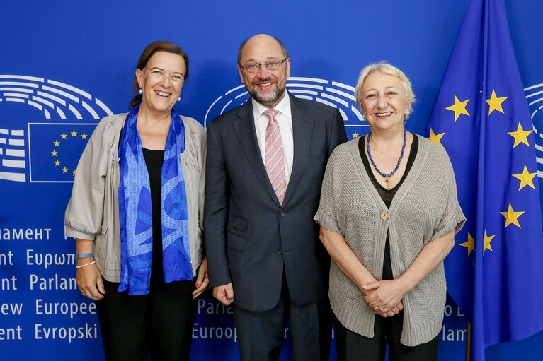 Fotografia 1: Martin SCHULZ - EP President meets with Rosa MIGUELEZ and Ines AYALA