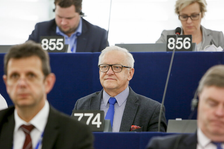 Fotografija 1: Boleslaw PIECHA in plenary session week 27 2016 in Strasbourg