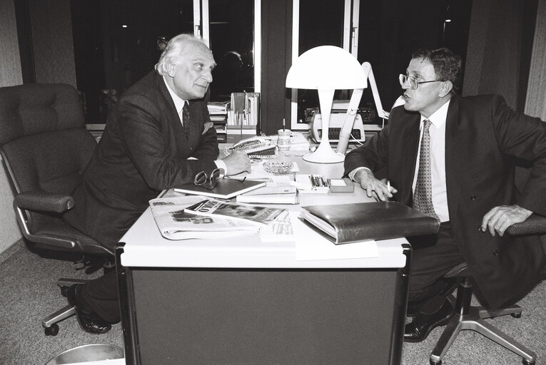 MEP Marco PANNELLA receives MEP Gabriele SBOARINA in his office in Strasbourg