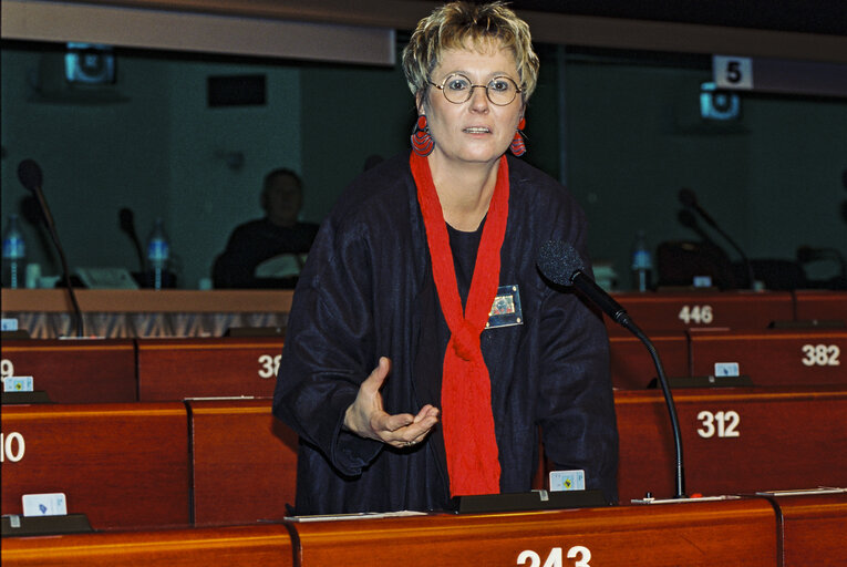 Karin JONS in plenary session in Strasbourg - May 1995