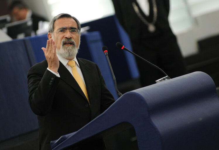 Sir Jonathan Sacks, Chief Rabbi of the United Kingdom and the Commonwealth, adresses a formal sitting in Strasbourg