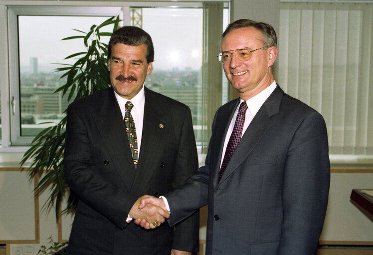 EP President meets with the President of Guatemala.