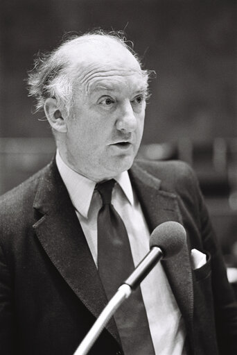 Russell JOHNSTON during a session in Luxembourg in February 1977