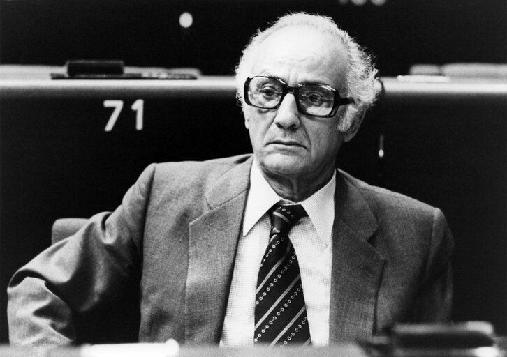 European Commissioner for Transport Giorgios CONTOGEORGIS speaks in plenary session in May 1982