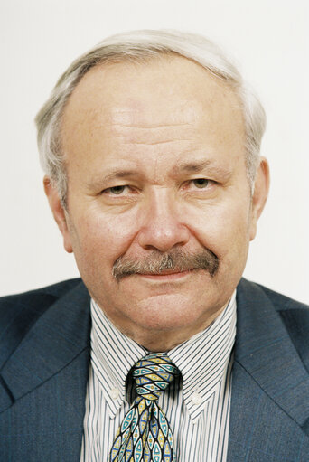 Portrait of MEP Winfried MENRAD