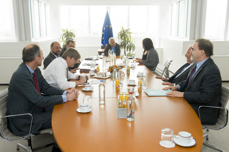 Foto 1: EP President meets with political groups