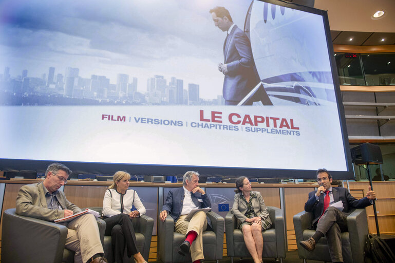 Foto 4: Film screening Le Capital of film maker Costa Gavras. Debate Les marchés financiers : le pouvoir jusqu'où ?