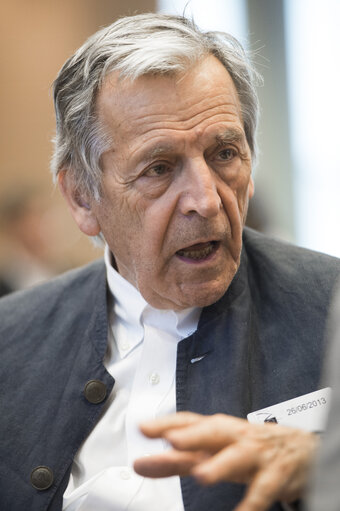 Fotografija 14: Film screening Le Capital of film maker Costa Gavras. Debate Les march?©s financiers : le pouvoir jusqu'o?? ?