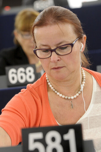 Fotografia 5: MEP Danuta JAZOWIECKA in the hemicycle during plenary session week 24 2013