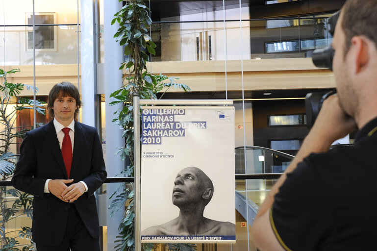 Fotografie 9: Edvard KOZUSNIK in an interview with Guillermo FARINAS (Sakharov Prize 2010)