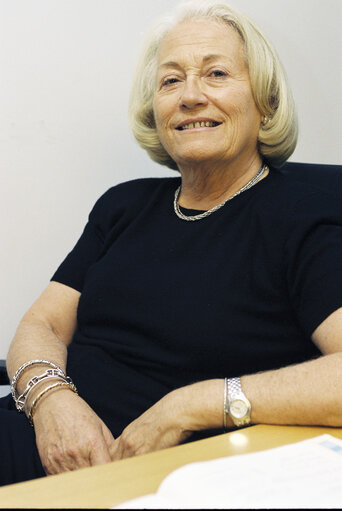 Fotografi 1: Portrait of Marie-Helene DESCAMPS in her office at the EP in Strasbourg.