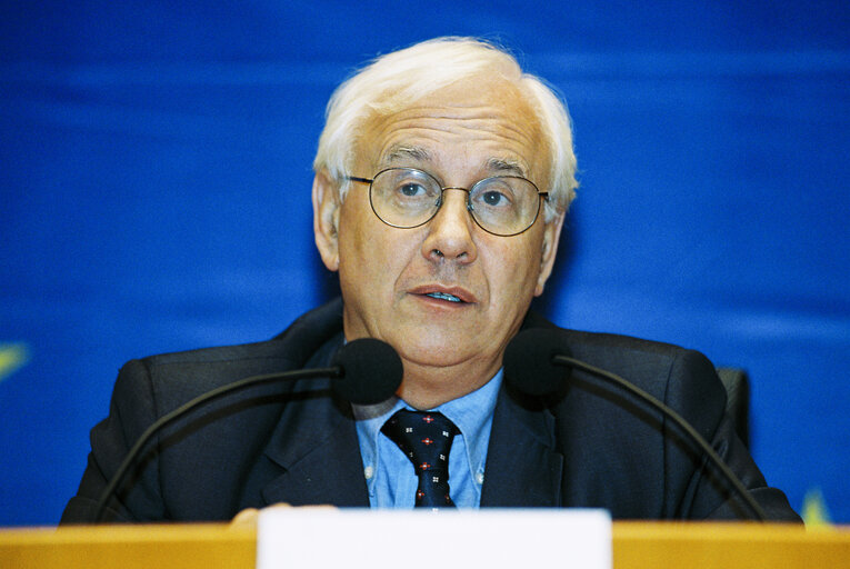 Foto 6: Committee on Regional Policy, Transport and Tourism - Election of Paolo COSTA as President of the Committee