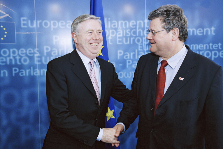 Foto 1: Pat COX EP President meets with MEP Gerhard SCHMID